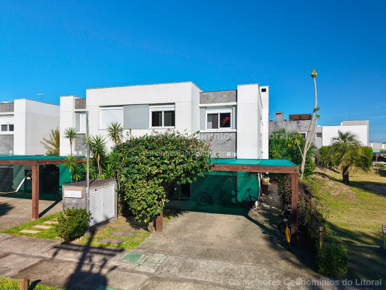 CASA BEIRA LAGO À VENDA NO CONDOMÍNIO ROSSI ATLÂNTIDA | 335 m² | 3 SUÍTES | XANGRI-LÁ — Xangri-lá