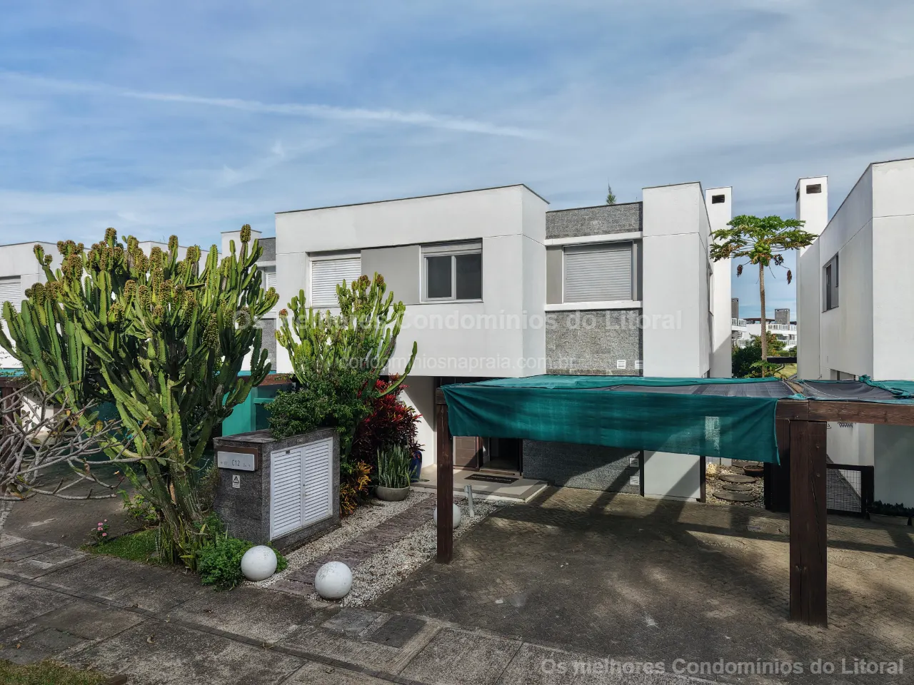 CASA BEIRA LAGO À VENDA NO CONDOMÍNIO ROSSI ATLÂNTIDA | 230 m² | 4 DORMITÓRIOS | XANGRI-LÁ — Xangri-lá