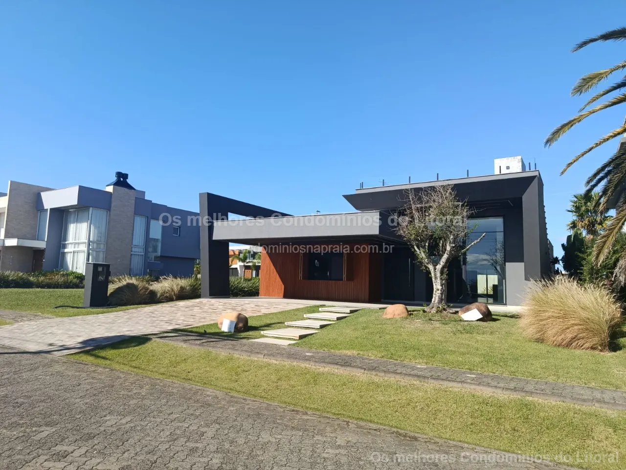 CASA À VENDA NO CONDOMÍNIO CAPÃO ILHAS RESORT | 350 m² | 4 SUÍTES | CAPÃO DA CANOA — Capão da Canoa