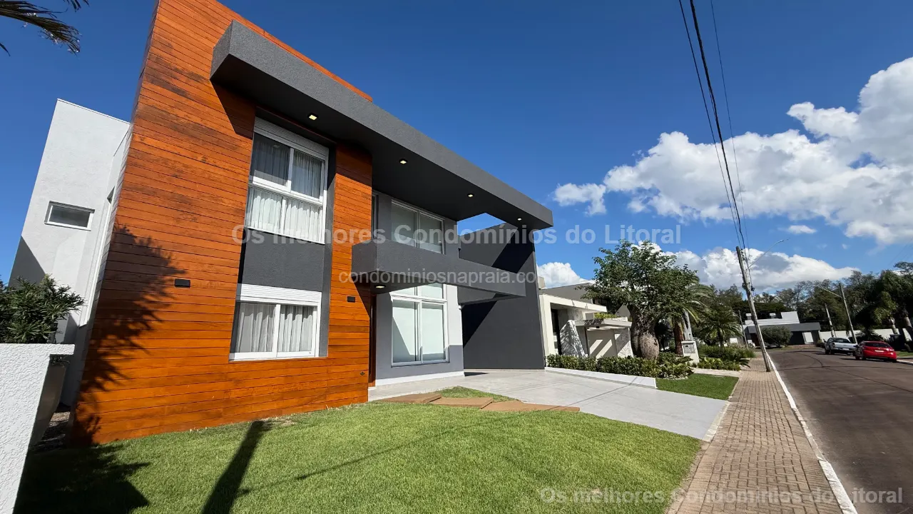 SOBRADO MOBILIADO E DECORADO À VENDA NO CONDOMÍNIO VELAS DA MARINA | 304,76 m² | 4 SUÍTES | CAPÃO DA CANOA — Capão da Canoa