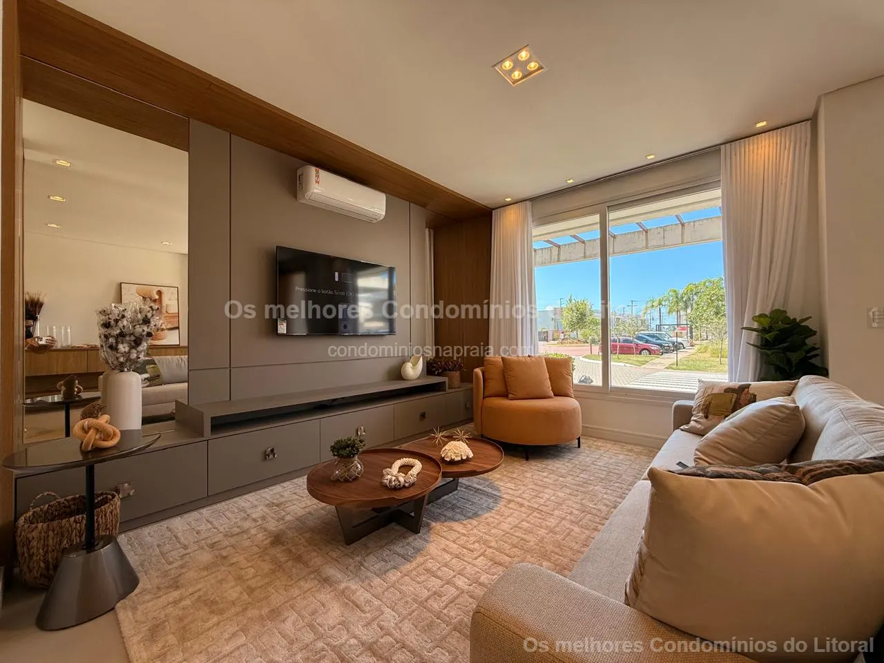 CASA MOBILIADA E DECORADA À VENDA NO CONDOMÍNIO MURANO | 162,35 m² | 4 DORMITÓRIOS — Capão da Canoa