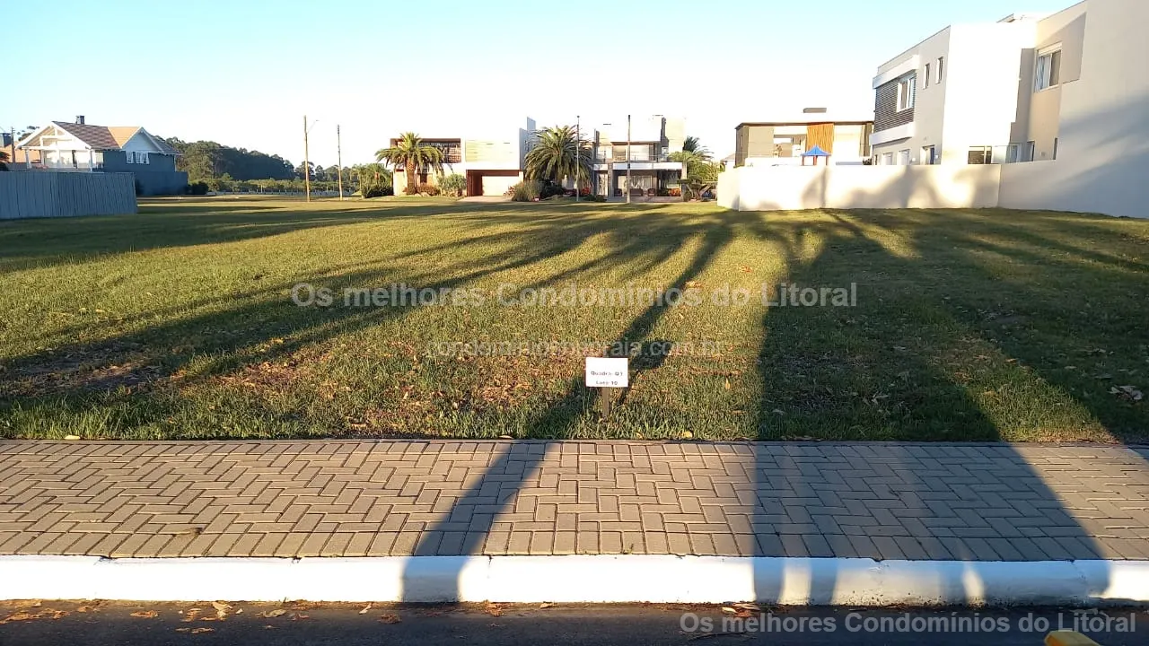 TERRENO VISTA PARA A LAGOA À VENDA NO CONDOMÍNIO VELAS DA MARINA | 461,34 m² | CAPÃO DA CANOA — Capão da Canoa
