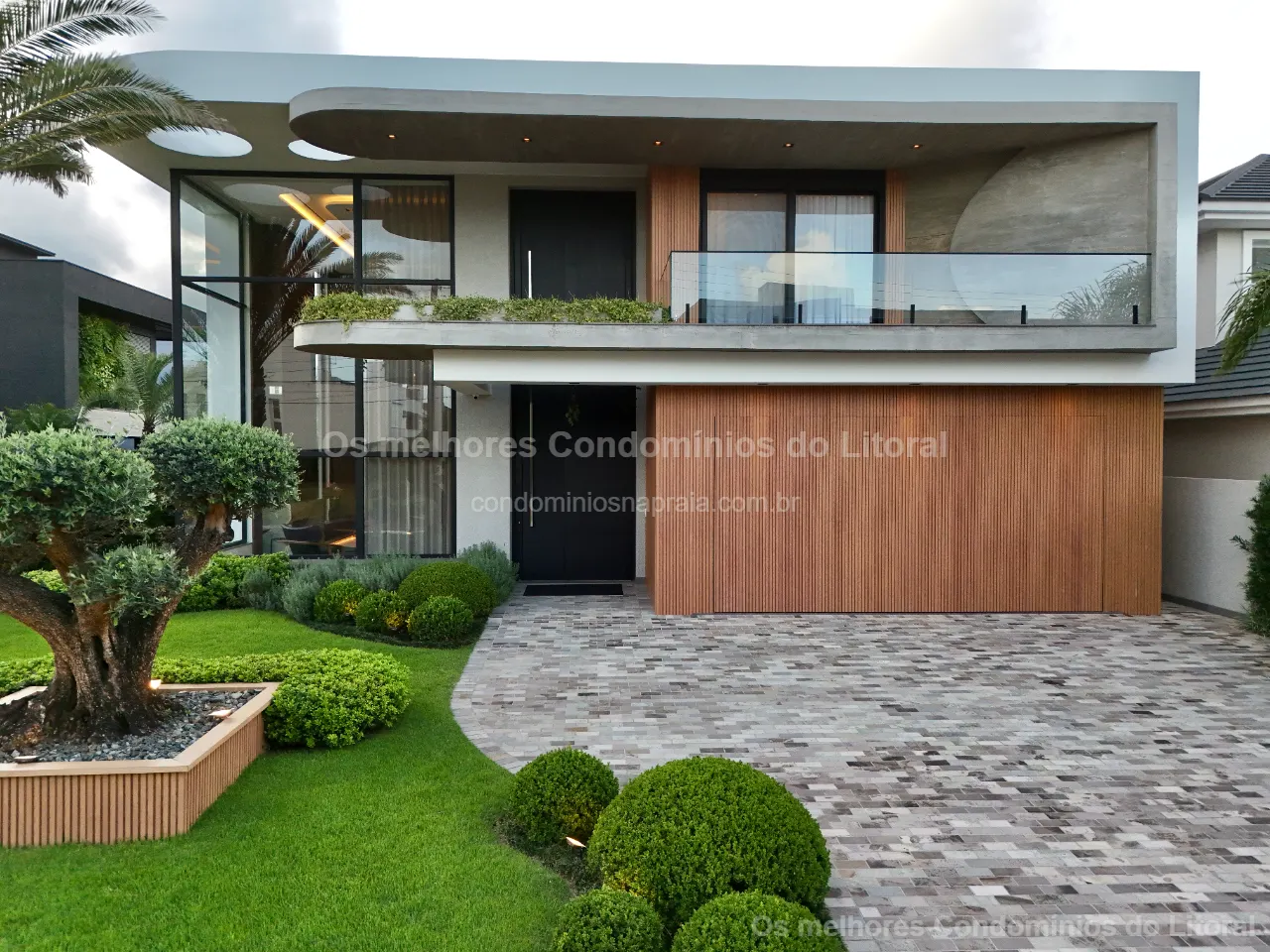 MANSÃO À VENDA NO CONDOMÍNIO VELAS DA MARINA | 596 m² | ALTO PADRÃO | CAPÃO DA CANOA — Capão da Canoa