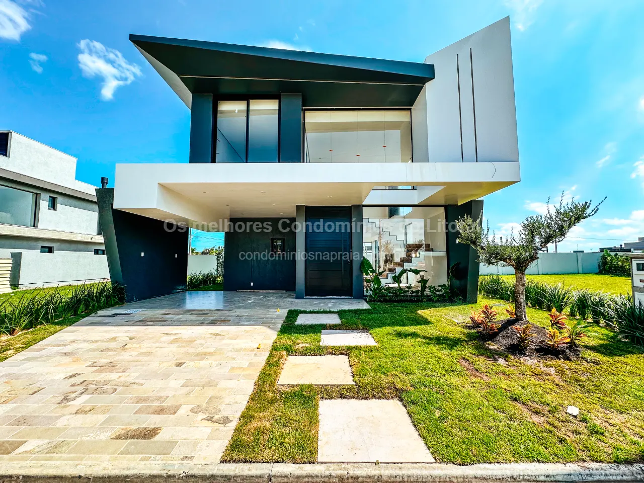 CASA À VENDA NO CONDOMÍNIO AMARÉ | 5 SUÍTES | 251 m² | XANGRI-LÁ — Xangri-lá