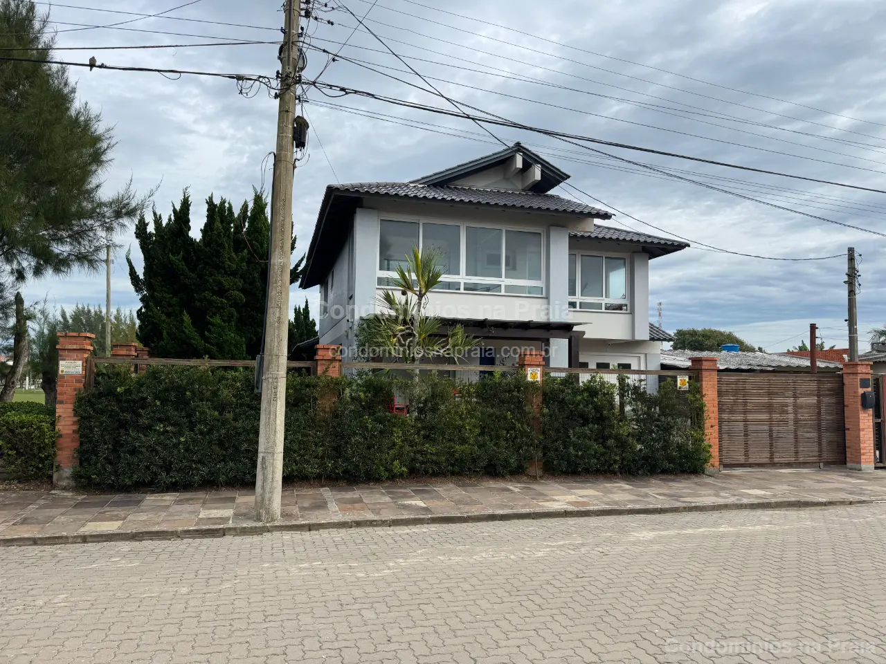 🏡 SOBRADO À VENDA NO CENTRO DE XANGRI-LÁ — Xangri-lá